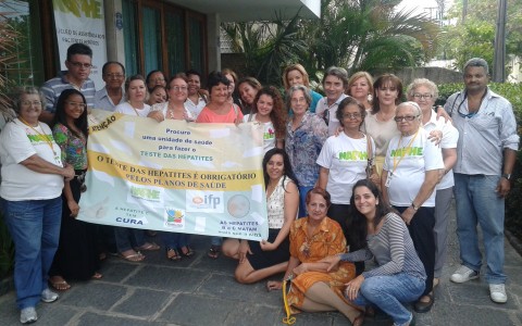 NOSSOS VOLUNTÁRIOS APOIAM A BANDEIRA DAS HEPATITES!UM GRITO QUE RECLAMA ATENÇÃO. em 15/10/2014.