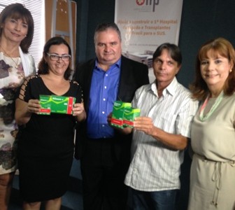 Distribuição de novas medicações para Hepatite C aos primeiros pacientes realizado pelo Secretário de saúde do Estado de Pernambuco o Dr. Iran Costa Júnior no Instituto do Fígado e Transplante de Pernambuco – IFP em: 17/12/2015