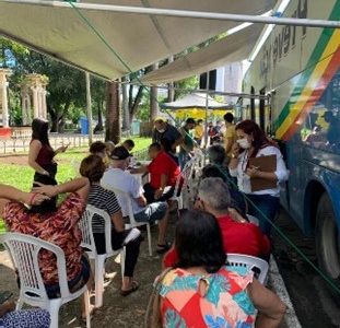 NAPHE realiza testagem rápida para as Hepatites na Praça do Derby